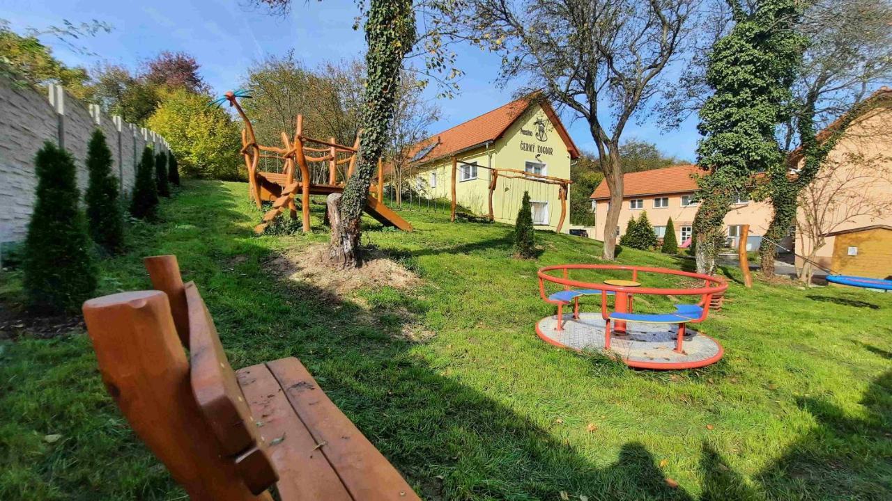 Cerny Kocour Apart Hotel Sarovy Exterior photo